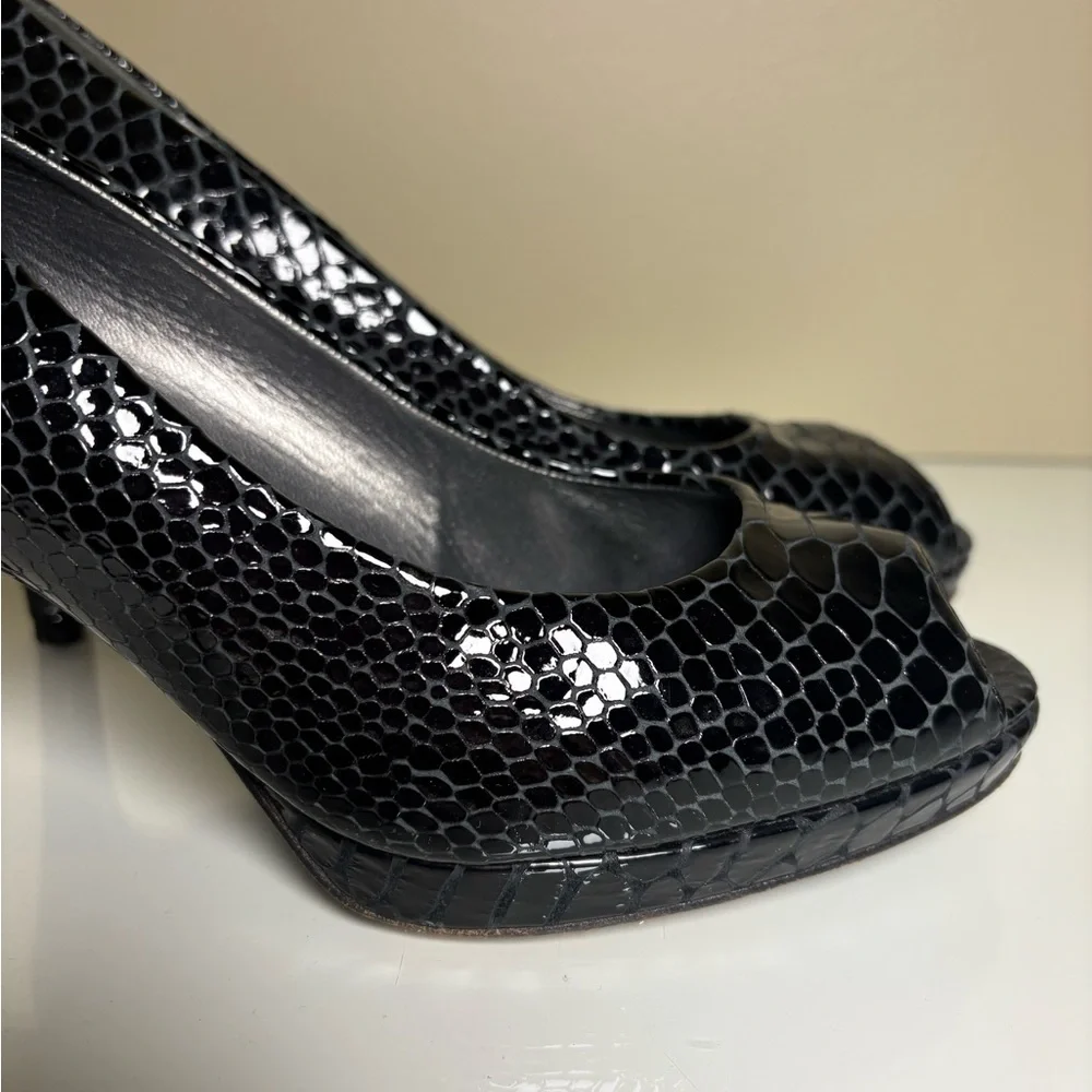 Stuart Weitzman LOGOPLAINFIELD Black Snake Leather Peep Toe Pumps size 8 - Picture 11 of 11
